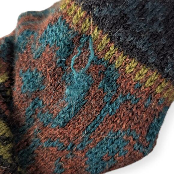 Peruvian Made Alpaca Scrollwork Design Sweater - Picture 11 of 11